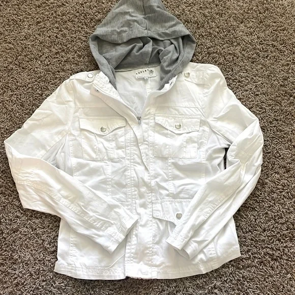 Lightweight zip up jacket with hood - Picture 1 of 4